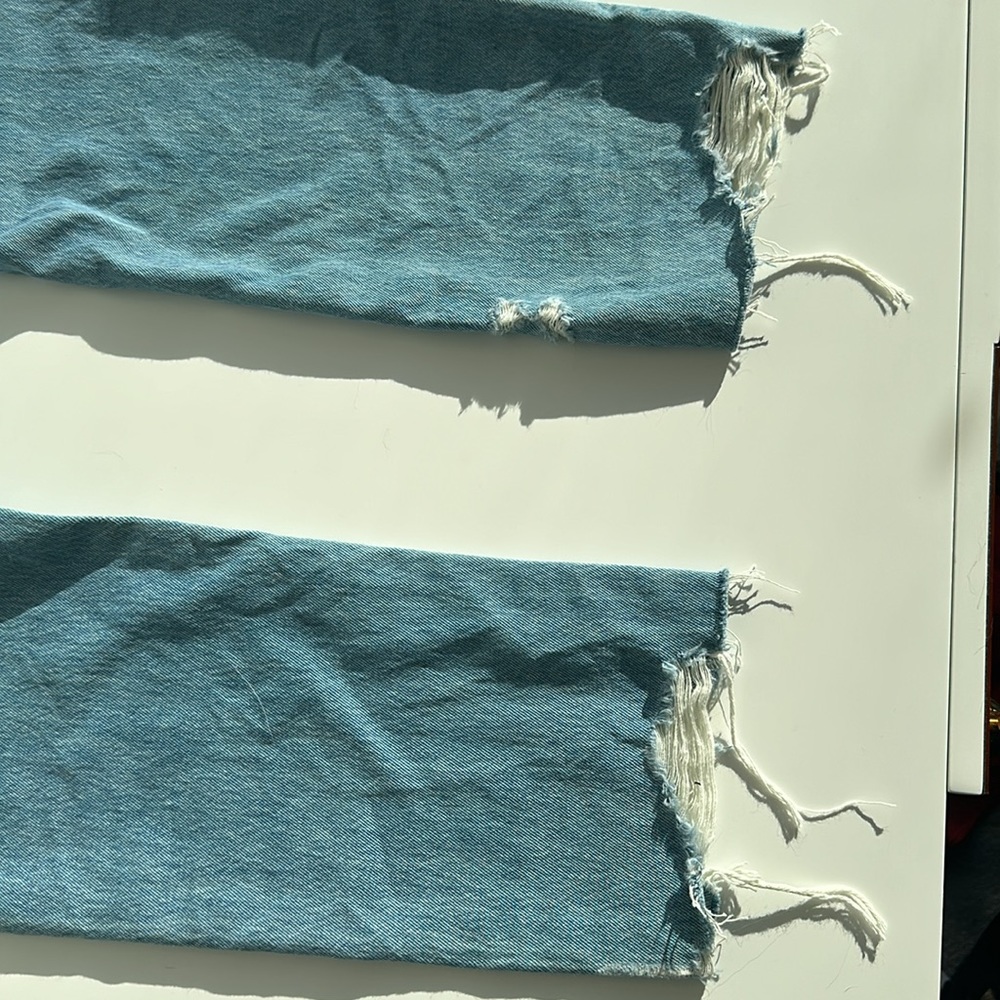 Cropped Distressed High Rise Jeans - Picture 8 of 9